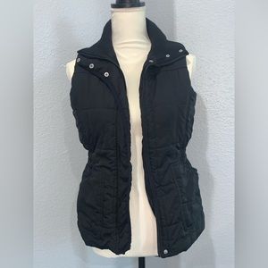 Boy Meets Girl Puffer Vest Size‎ M